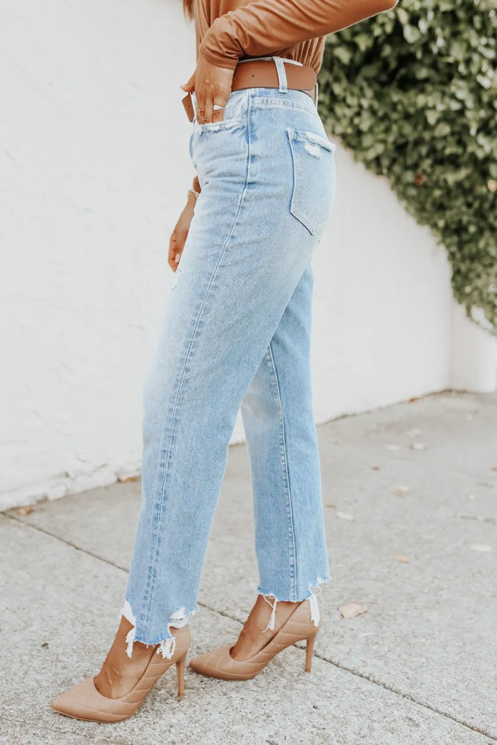 Distressed Light Wash Straight Leg Jeans