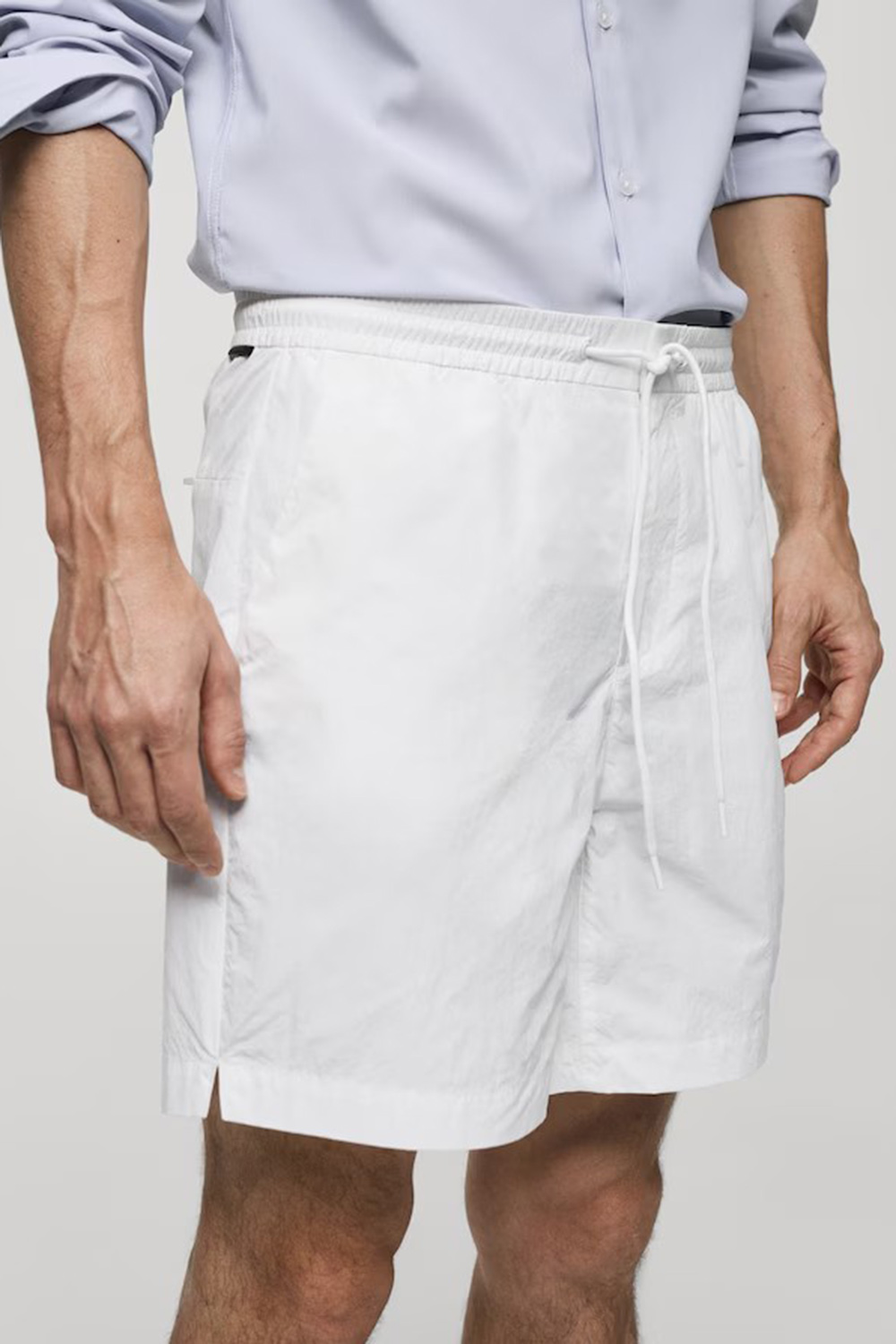 Water-repellent bermuda shorts with drawstring