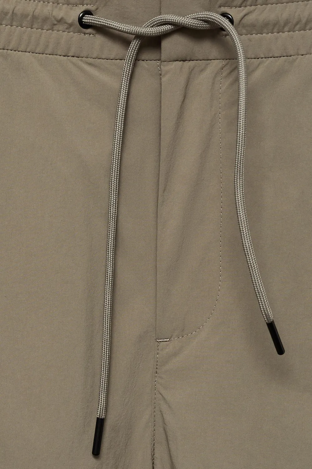 Water-repellent bermuda shorts with drawstring