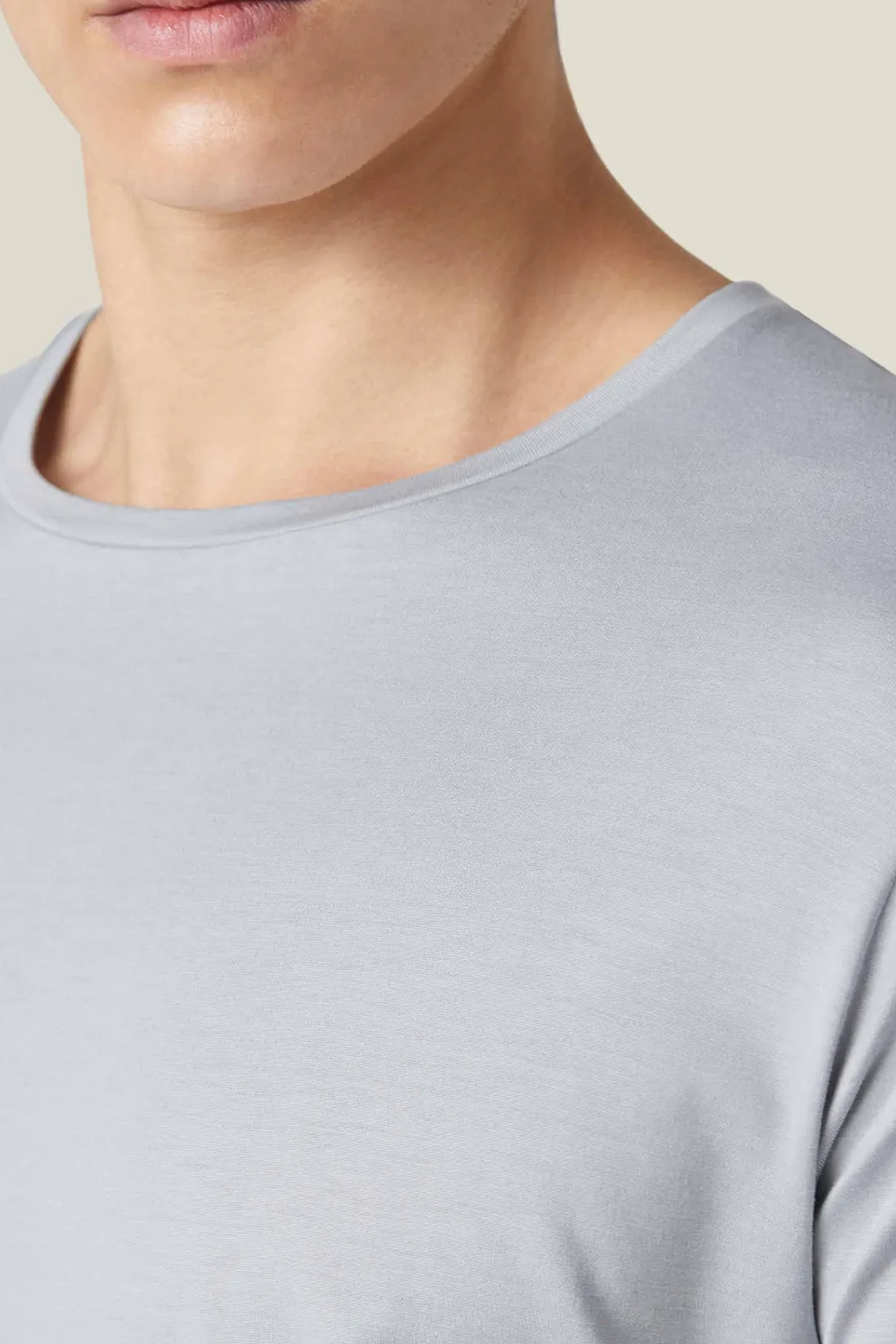 English-Concealed Double-Stitched Seams T-Shirt