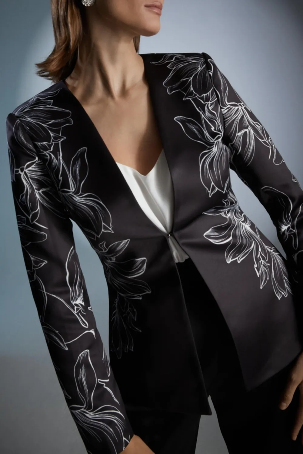 Placement Floral Print Collarless Blazer