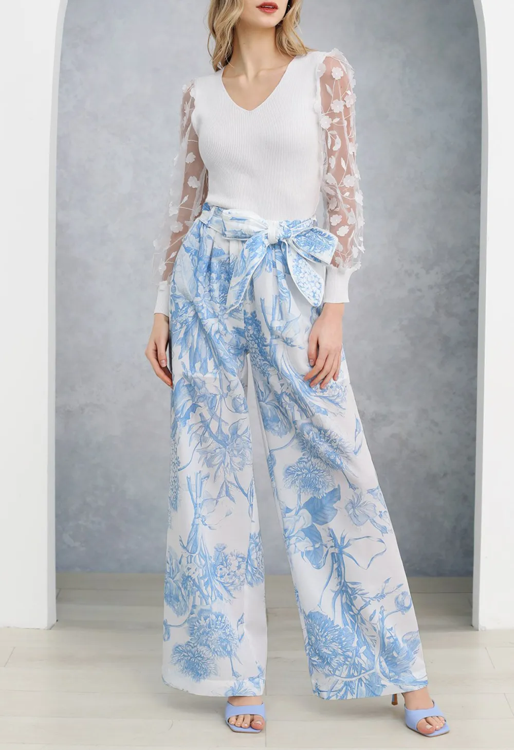 BLUE BOUQUET PRINTED WIDE-LEG PANTS