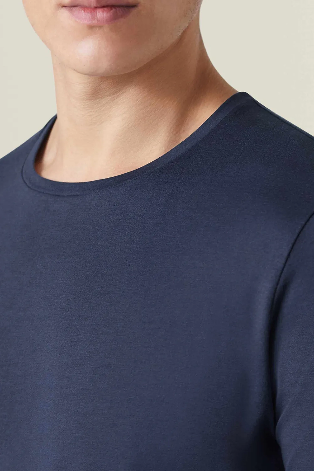 English-Concealed Double-Stitched Seams T-Shirt