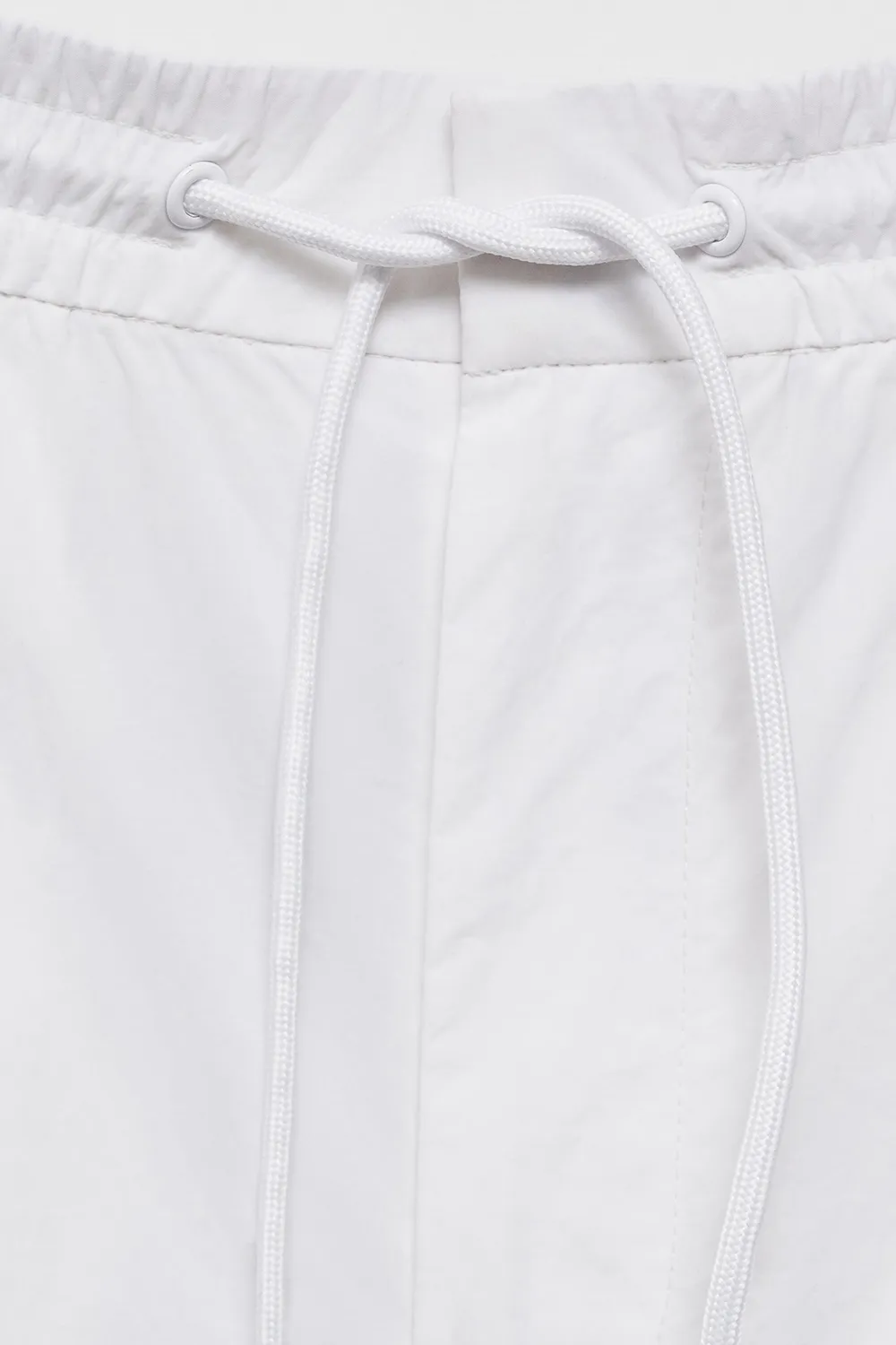 Water-repellent bermuda shorts with drawstring