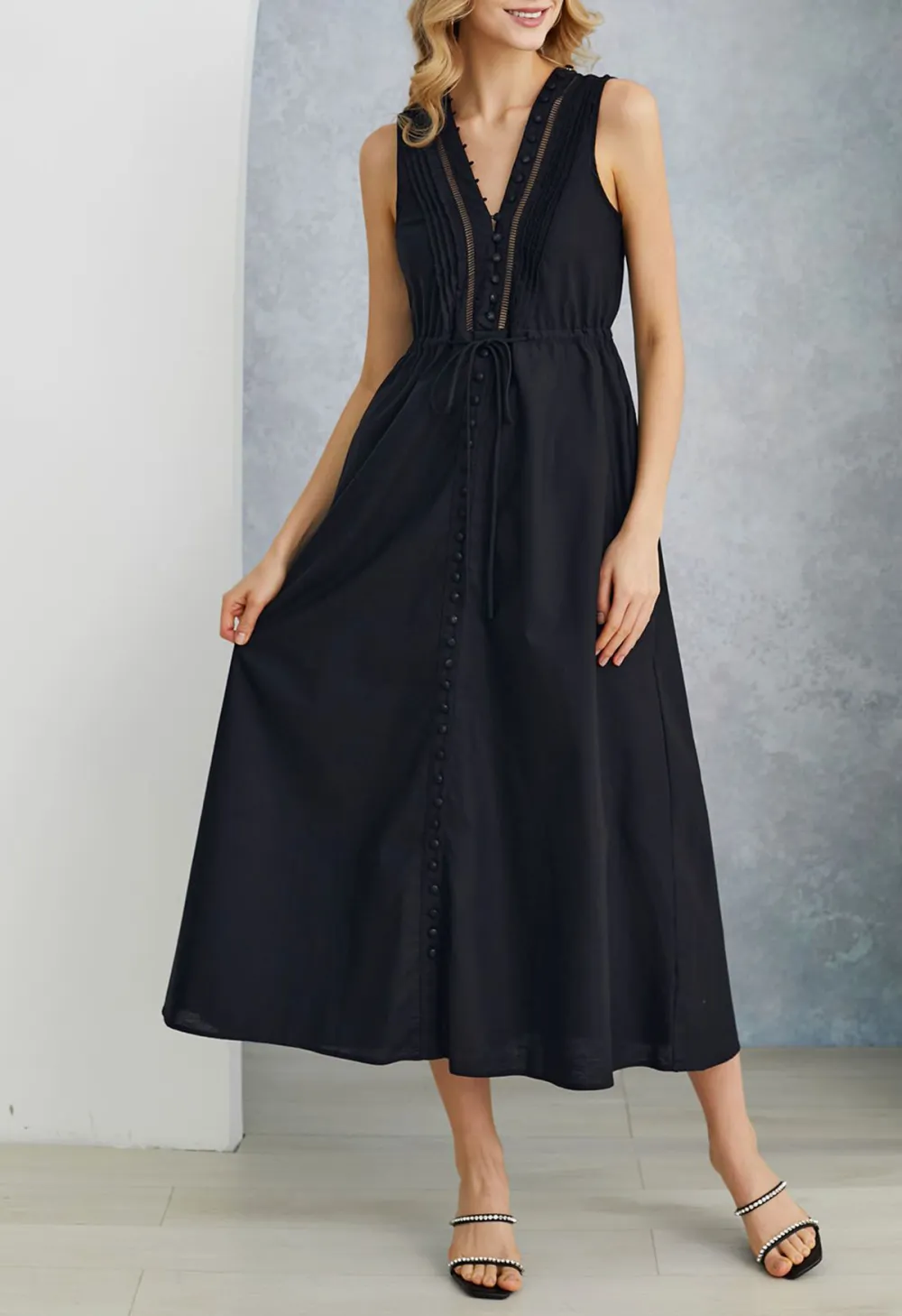 V-NECK BUTTONED SLEEVELESS DRESS IN BLACK