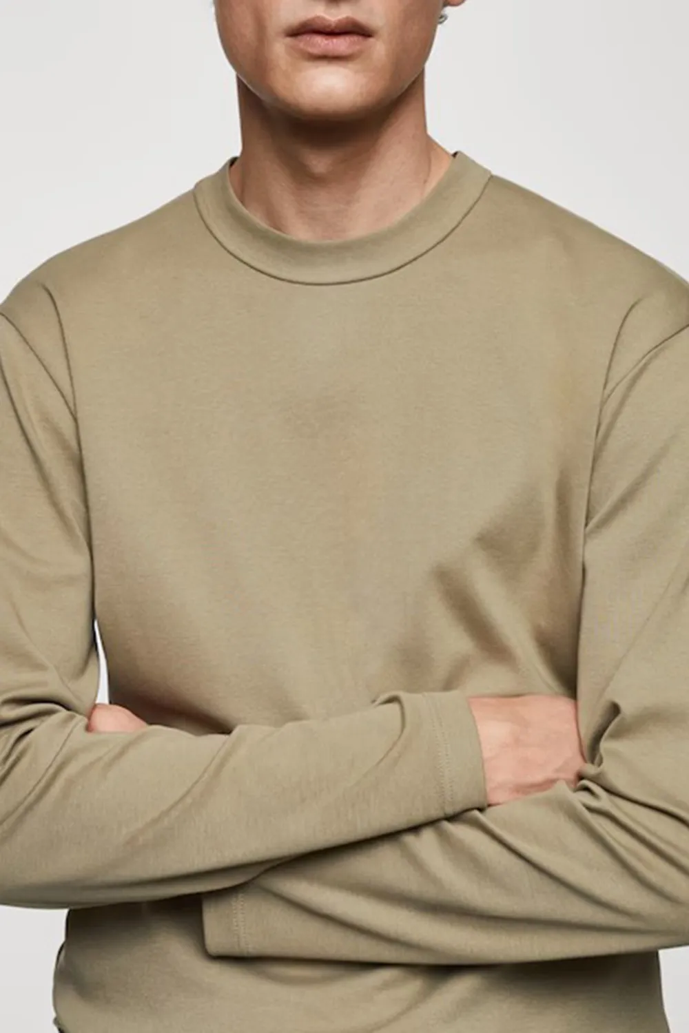 Light Fabric Long-Sleeved T-Shirt