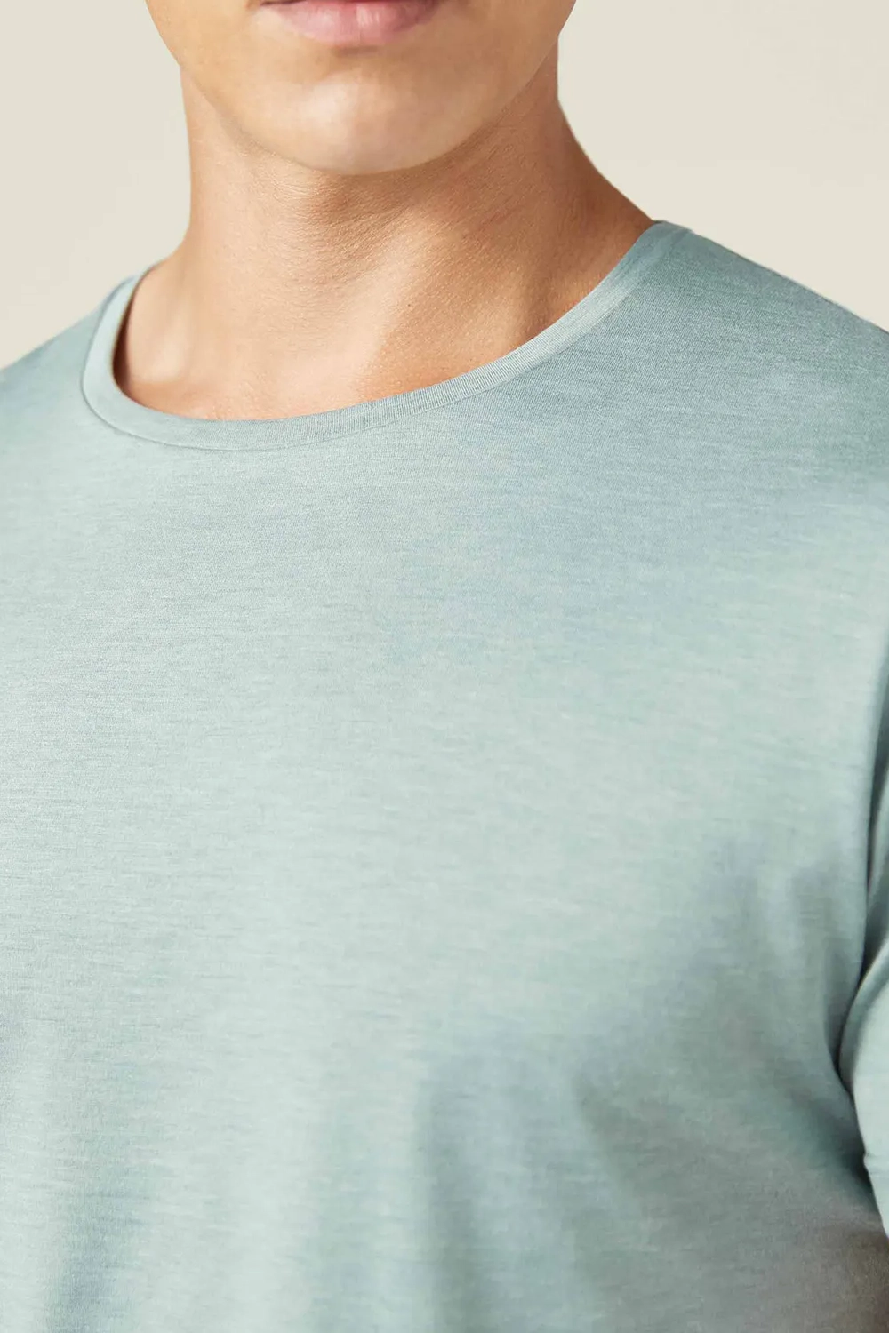 English-Concealed Double-Stitched Seams T-Shirt