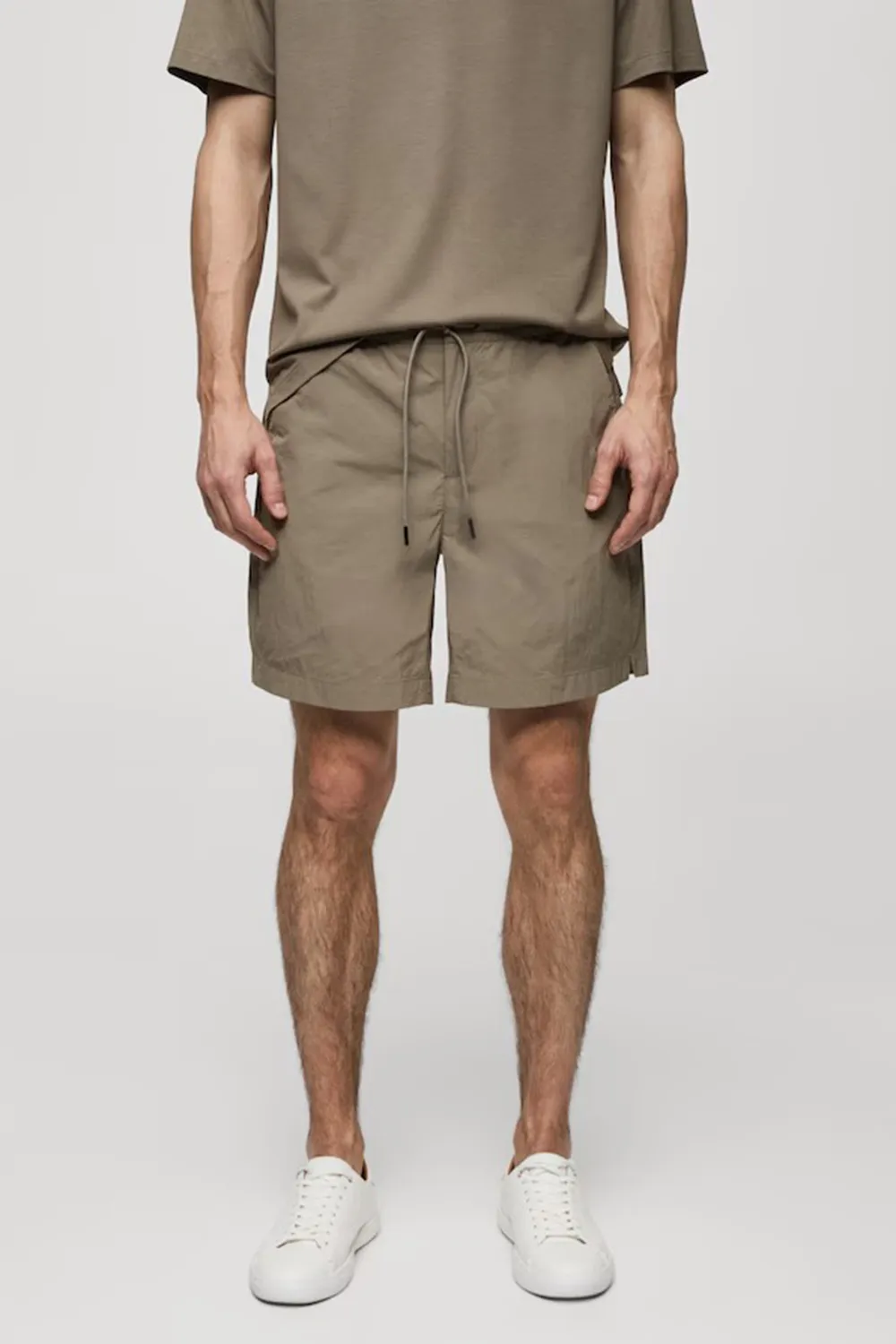 Water-repellent bermuda shorts with drawstring