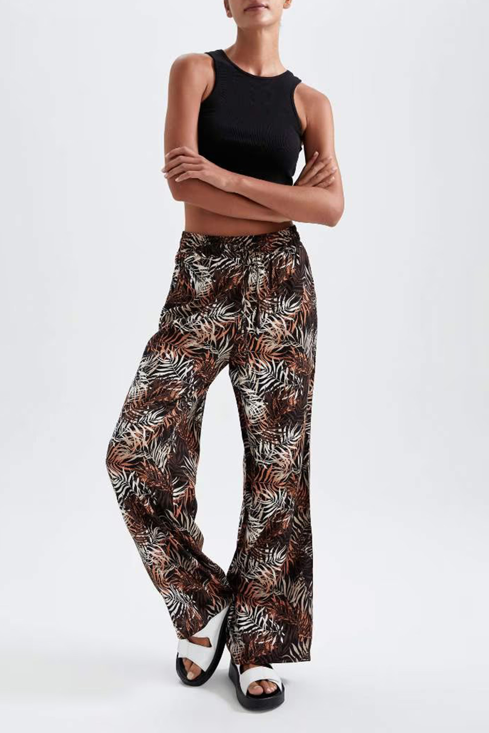 Relax Fit High Waisted Floral Print Chinos