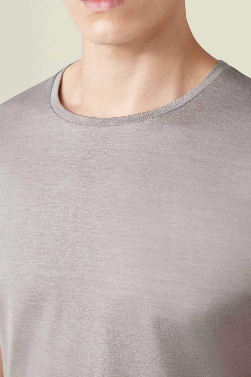 English-Concealed Double-Stitched Seams T-Shirt