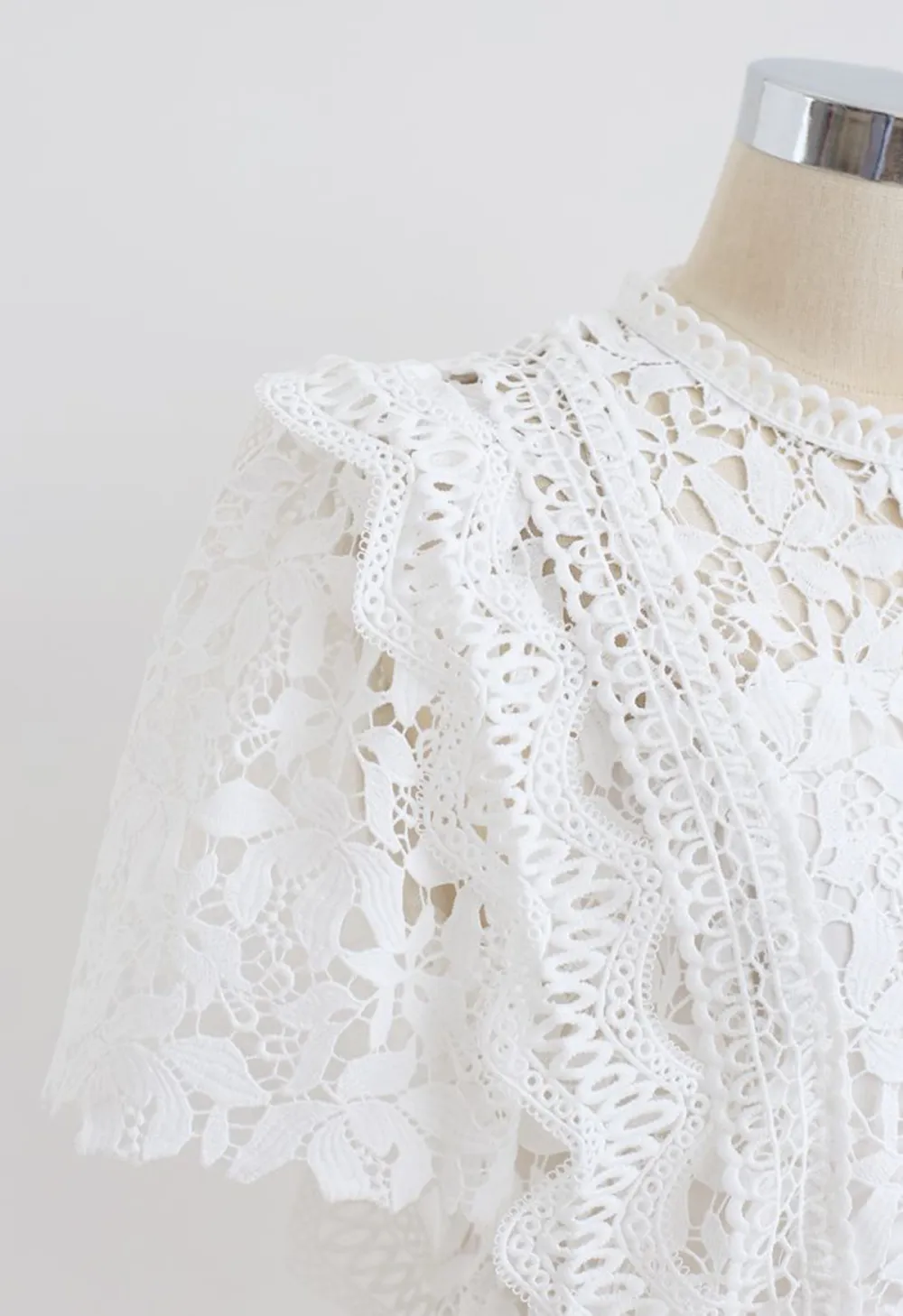 LUSH LEAVES CROCHET TOP IN WHITE