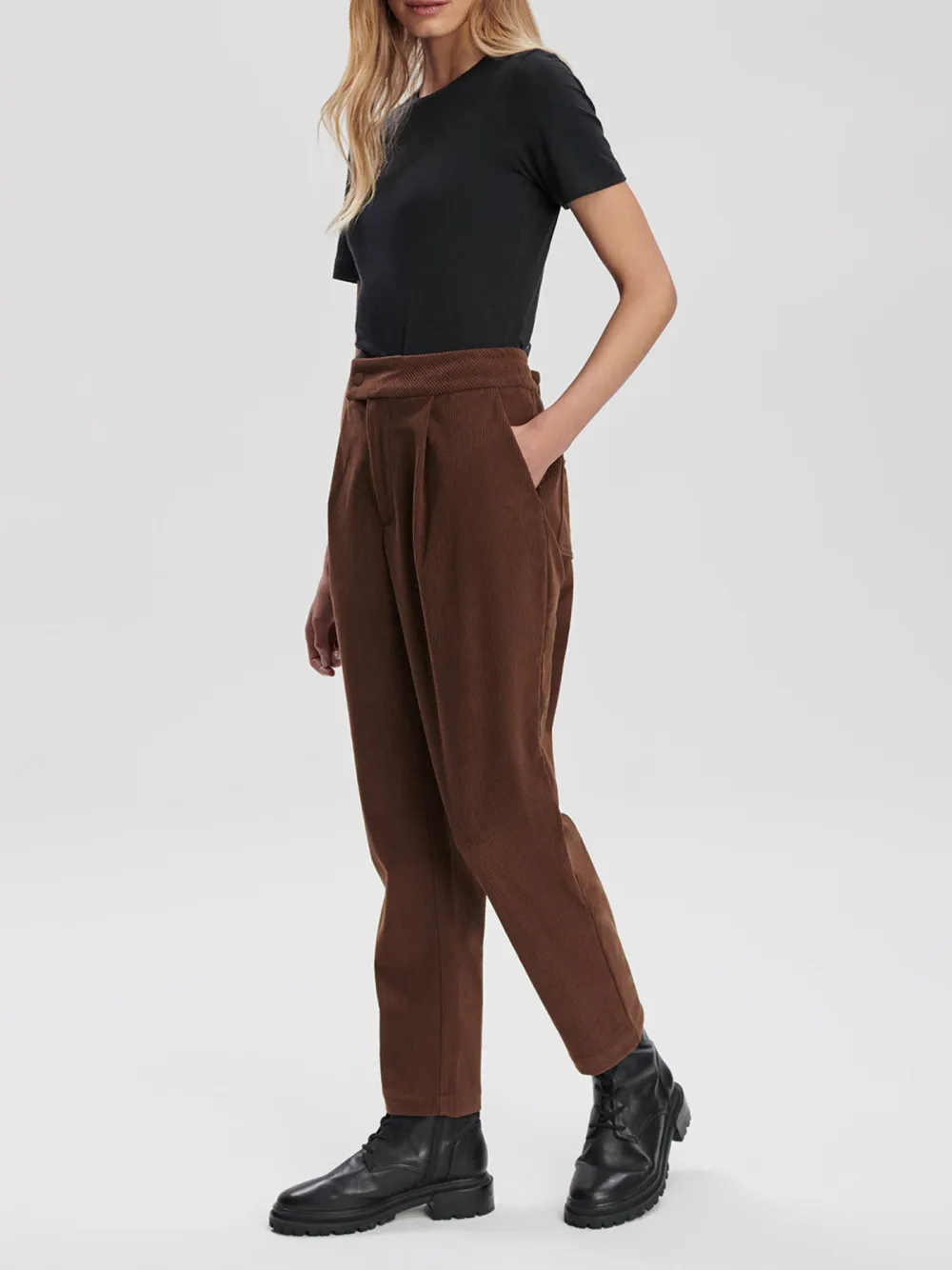 Nell Reg Tapered-Leg Pant 27