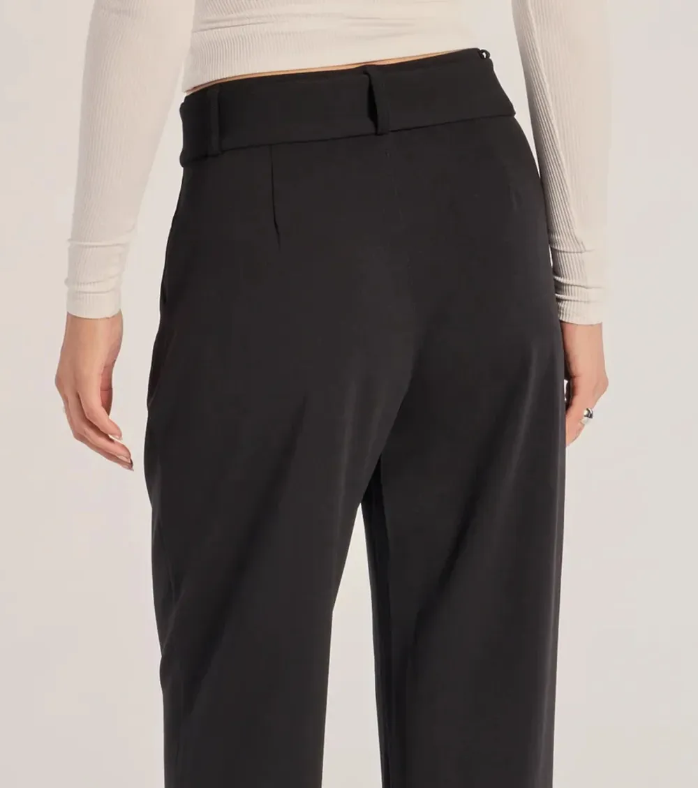 Sleek Impression Belted Straight-Leg Trouser Pants